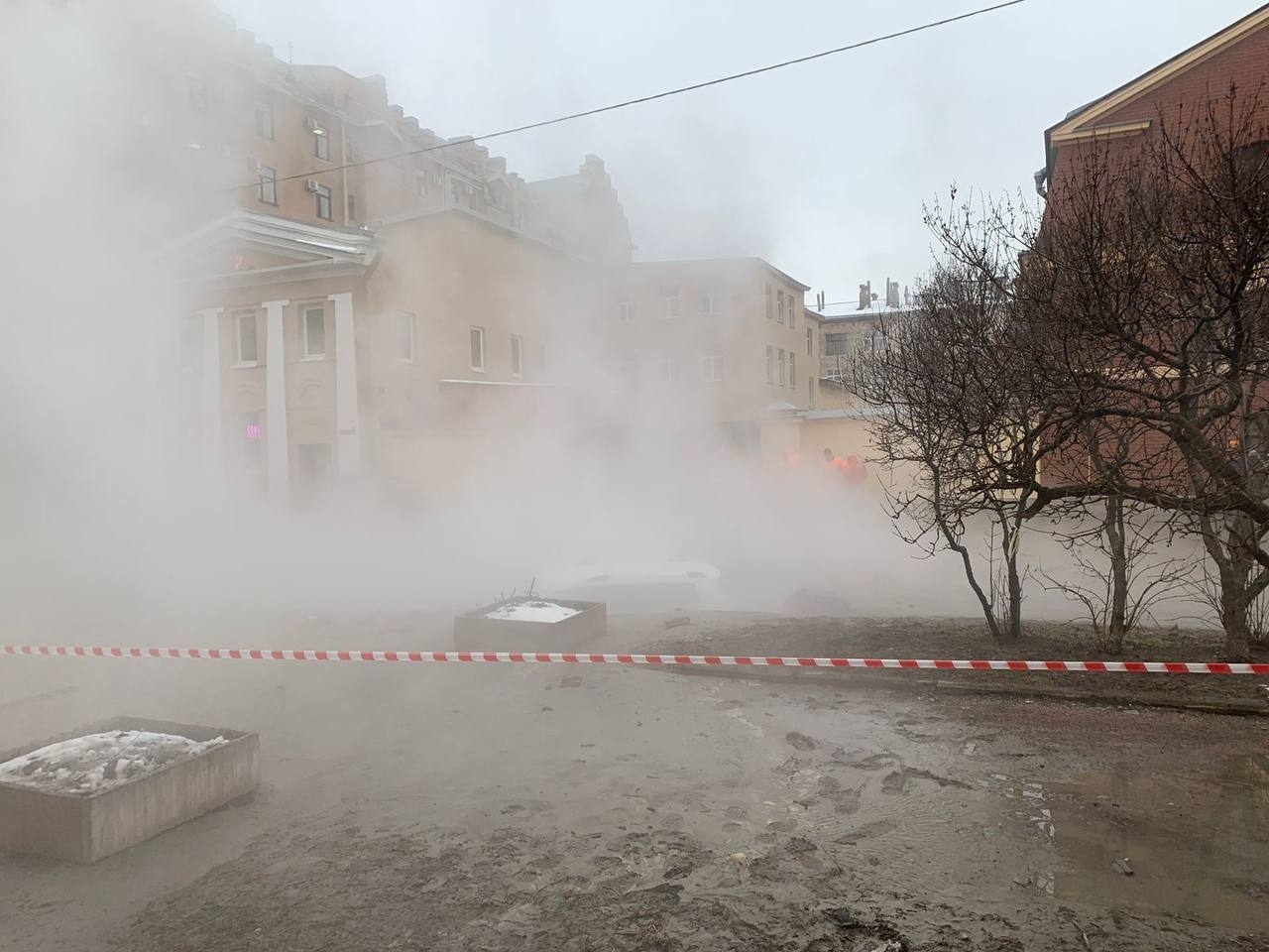 Фонтан кипятка парализовал центр Хабаровска