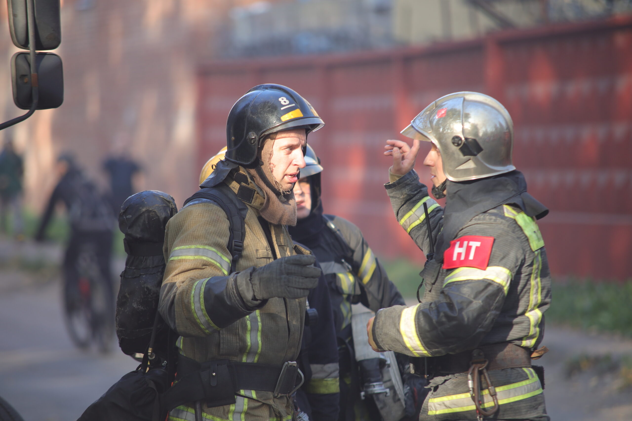 Пожарные спб. Пожарная служба СПБ. Пожар на Петроградке. Николай пожаров.