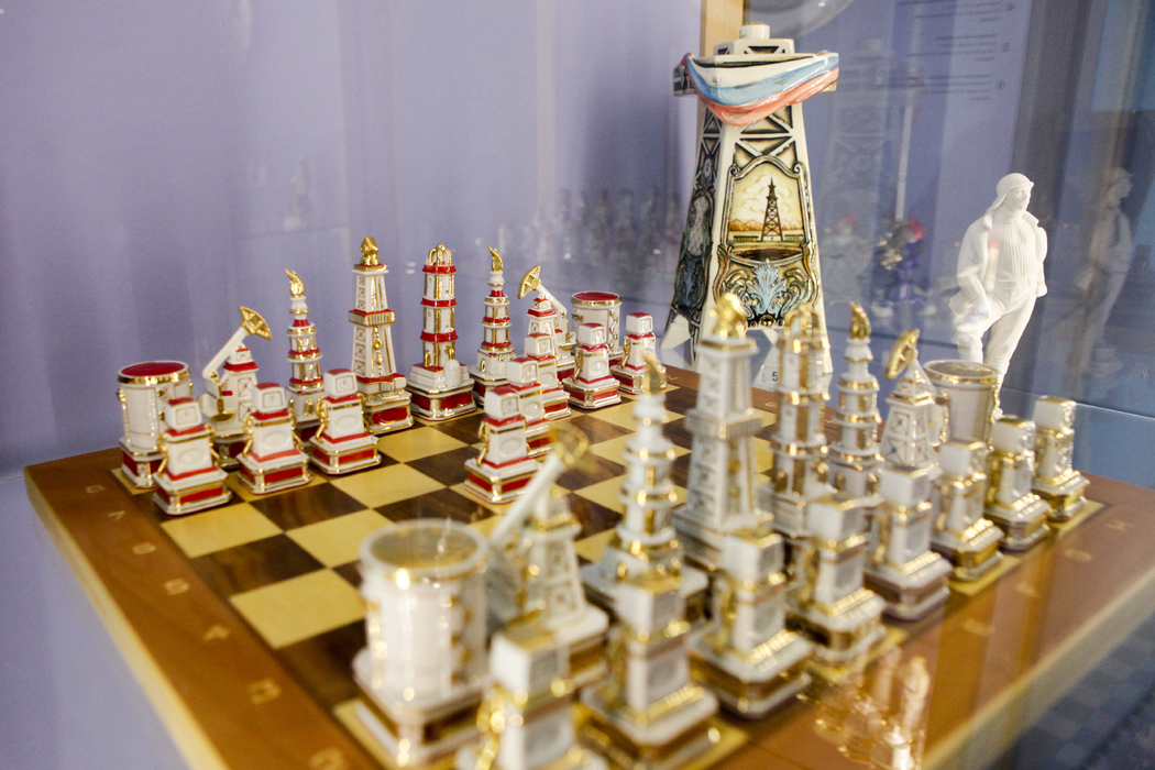Международный день шахмат. Живые шахматы. Шахматы российские Императоры. Прикольные шахматы. Российский сайт шахмат