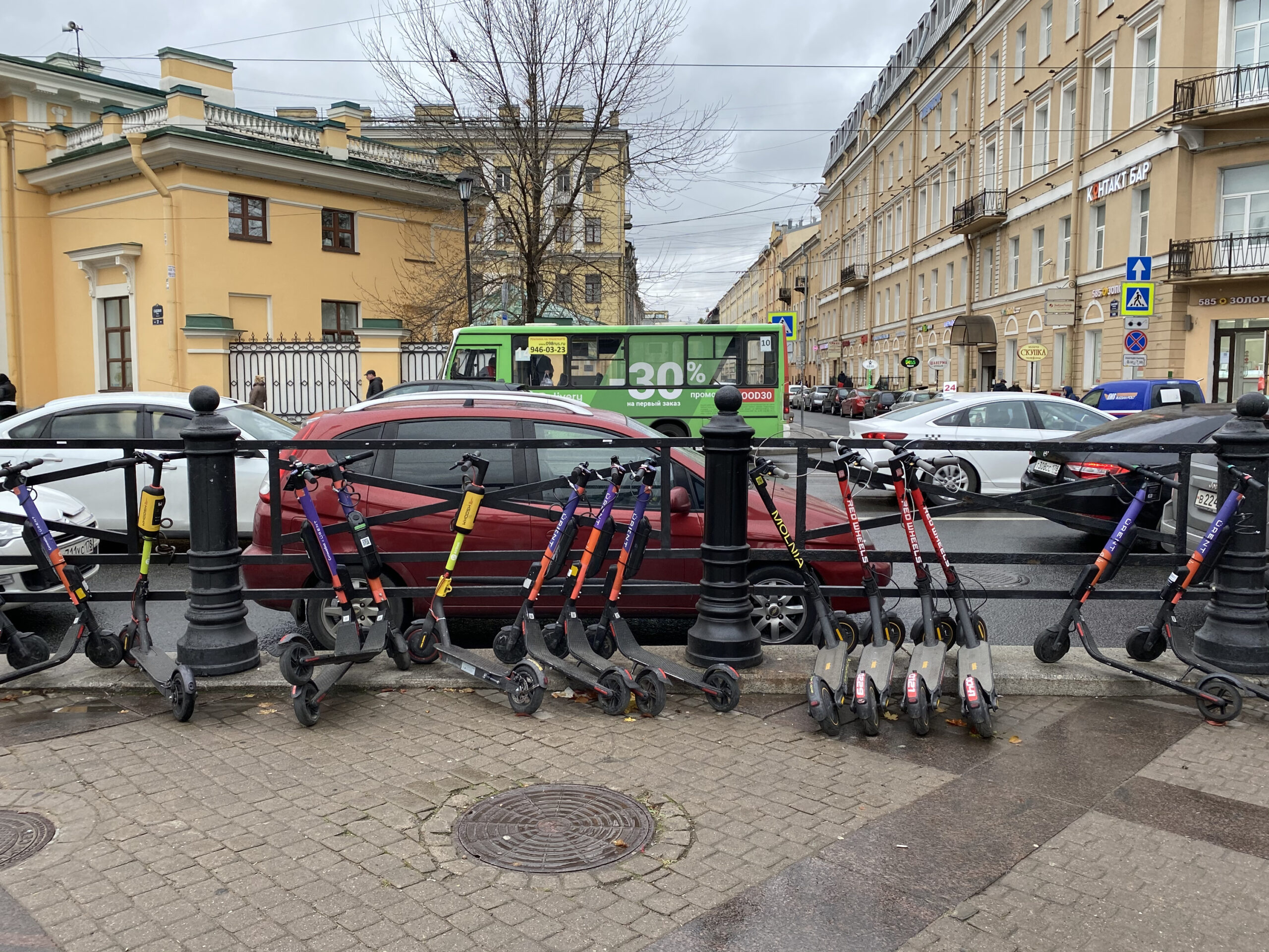 Мобильный спб. Санкт-Петербург в мае. Санкт-Петербург для детей. Стоянка автомобилей Санкт-Петербург. Петербург вечером.