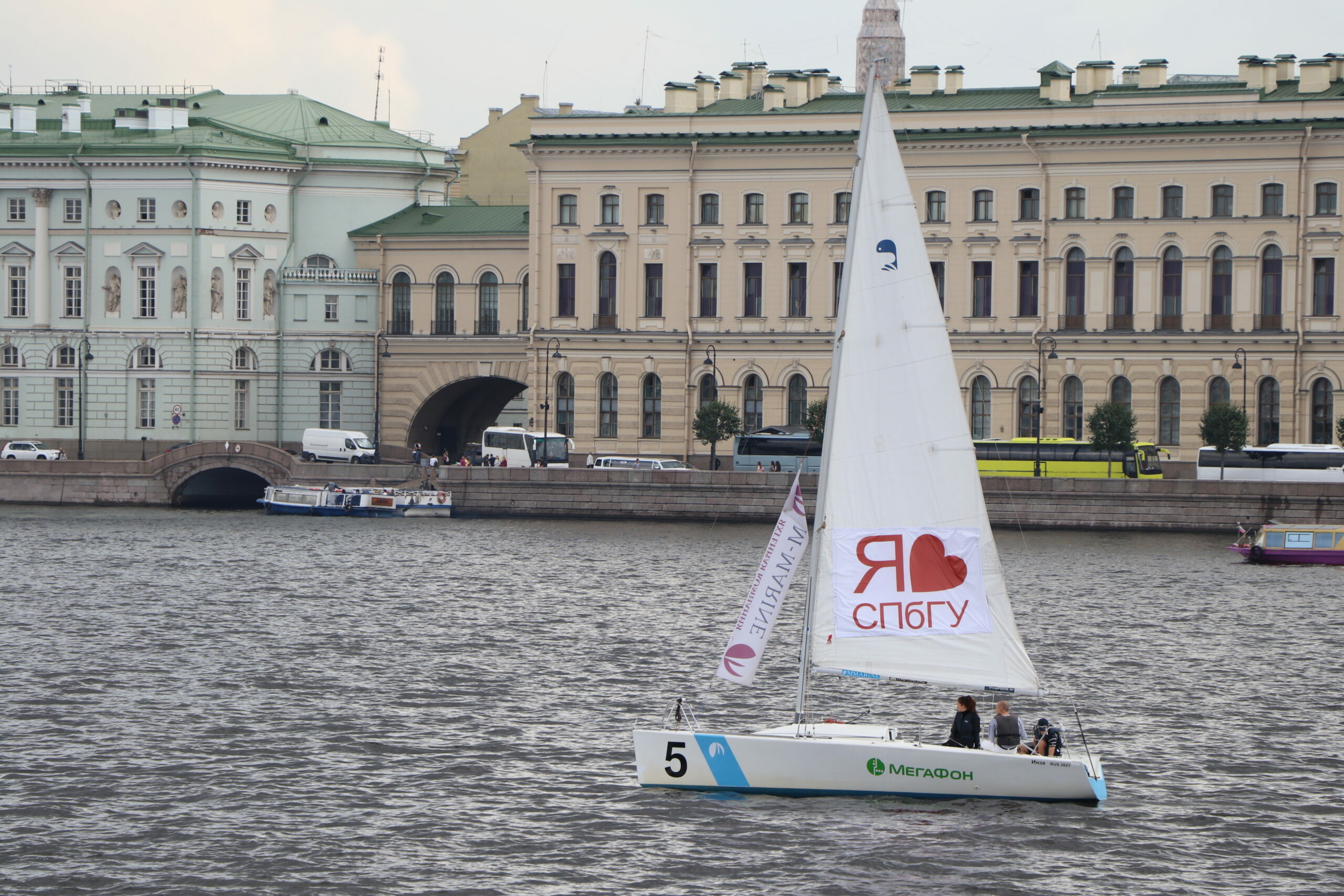 Иностранный спб. Запуск корабликов СПБГУ.