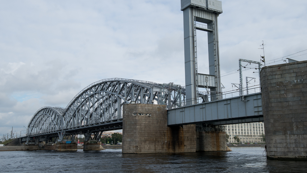 Октябрьская набережная. ШМСД мост через Неву. Омский мост. Володарский мост в Санкт-Петербурге. Железнодорожный мост через Енисей.