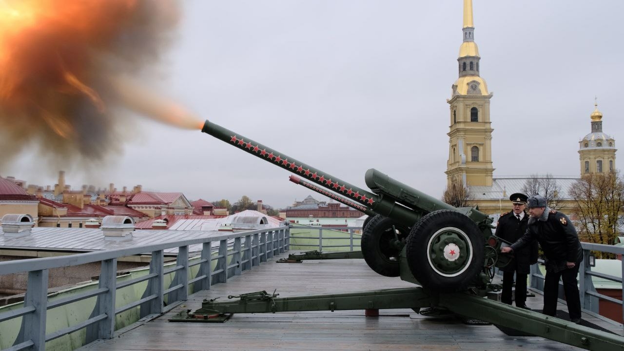 Полуденный выстрел с петропавловской. Полуденный выстрел с Петропавловской крепости. Полуденные пушки Петропавловской крепости.