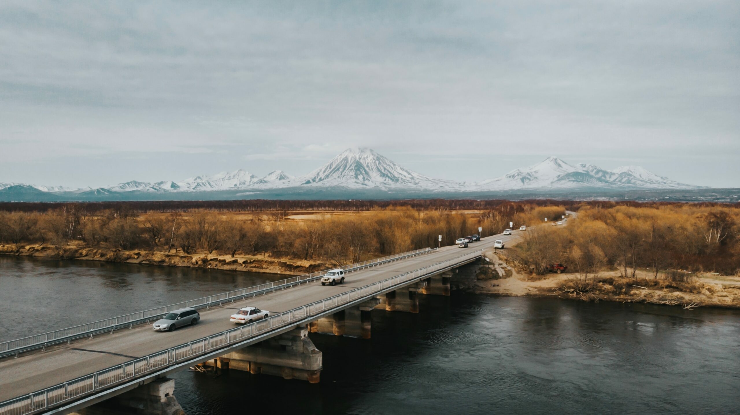 Камчатский край усть. Петропавловск-Камчатский - Усть-Камчатск. Камчатка. Дорога Петропавловск-Камчатский — Усть-Камчатск. Петропавловск-Камчатский мост. Усть-Камчатск горы.