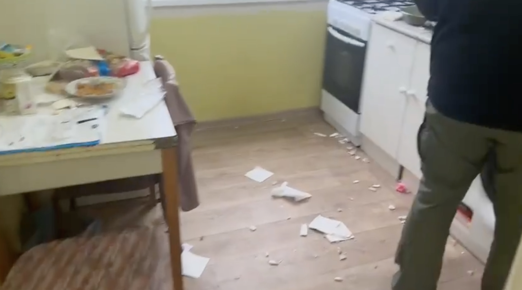 Отец выкинул годовалую дочь. Отец выкинул годовалую дочь