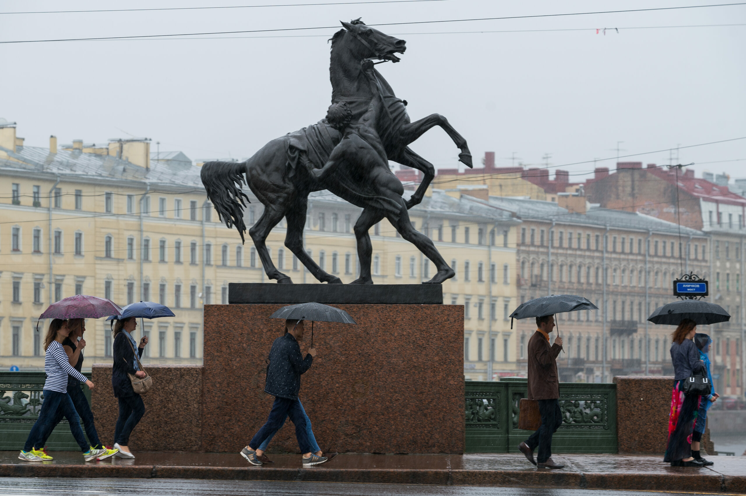 Питер 6 мая. Ветреный Санкт Петербург. Петербург сейчас. Сентябрь дождь Питер. Ветреная погода в Питере