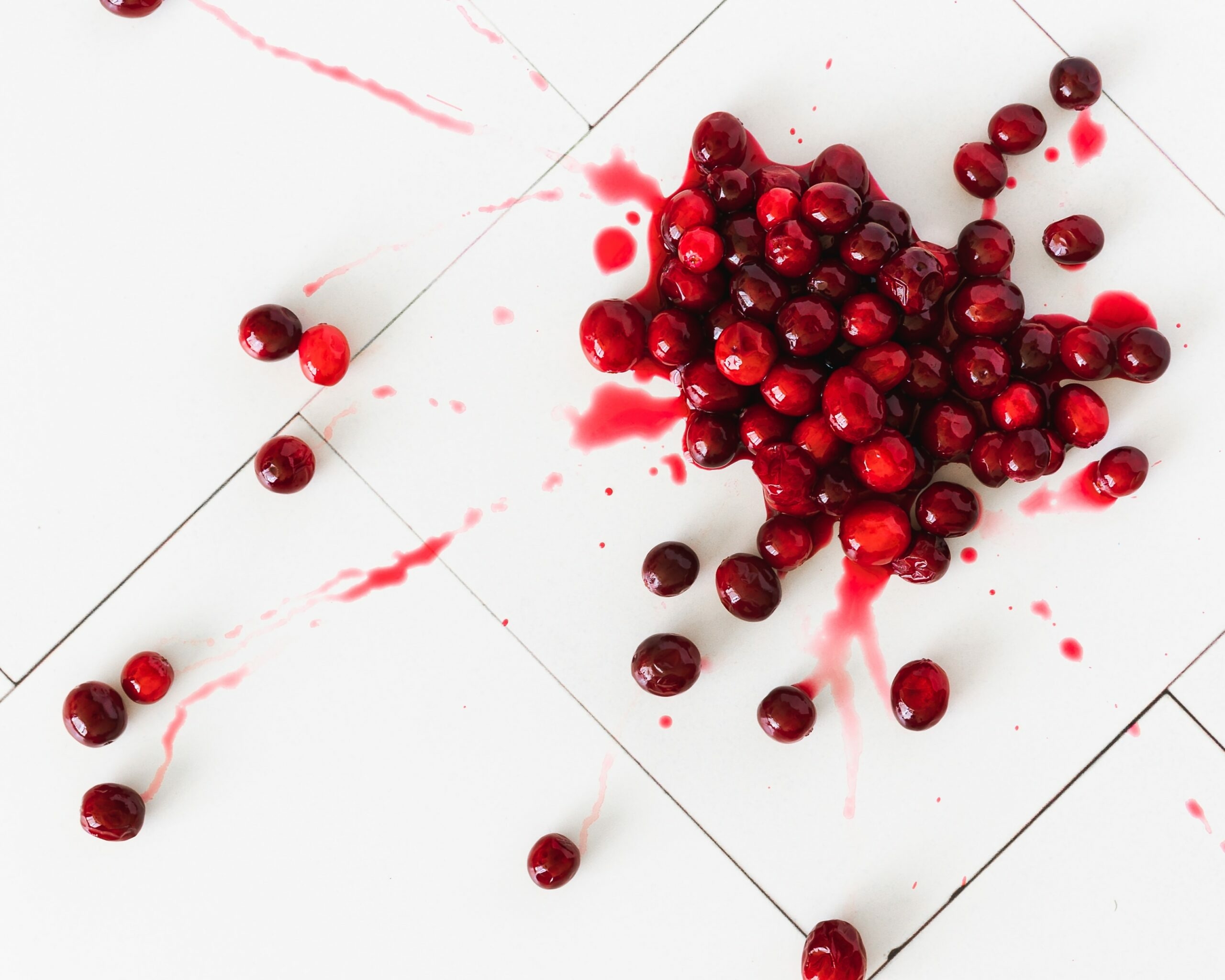 Ягода реклама. Клюква макро. Cranberry таблетки. Клюква для окисления мочи. Ягоды для рекламы падающие с первого лица.